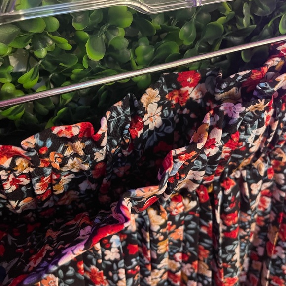 Shein Flowered Skirt Size Adult Small - Picture 4 of 4